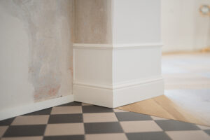 Liistud, liistu üleminek, põranda liistud, villa dolli liistud, seinaliistud, seinapaneelid, liistud head, parimad liistud, komposiitliistud.